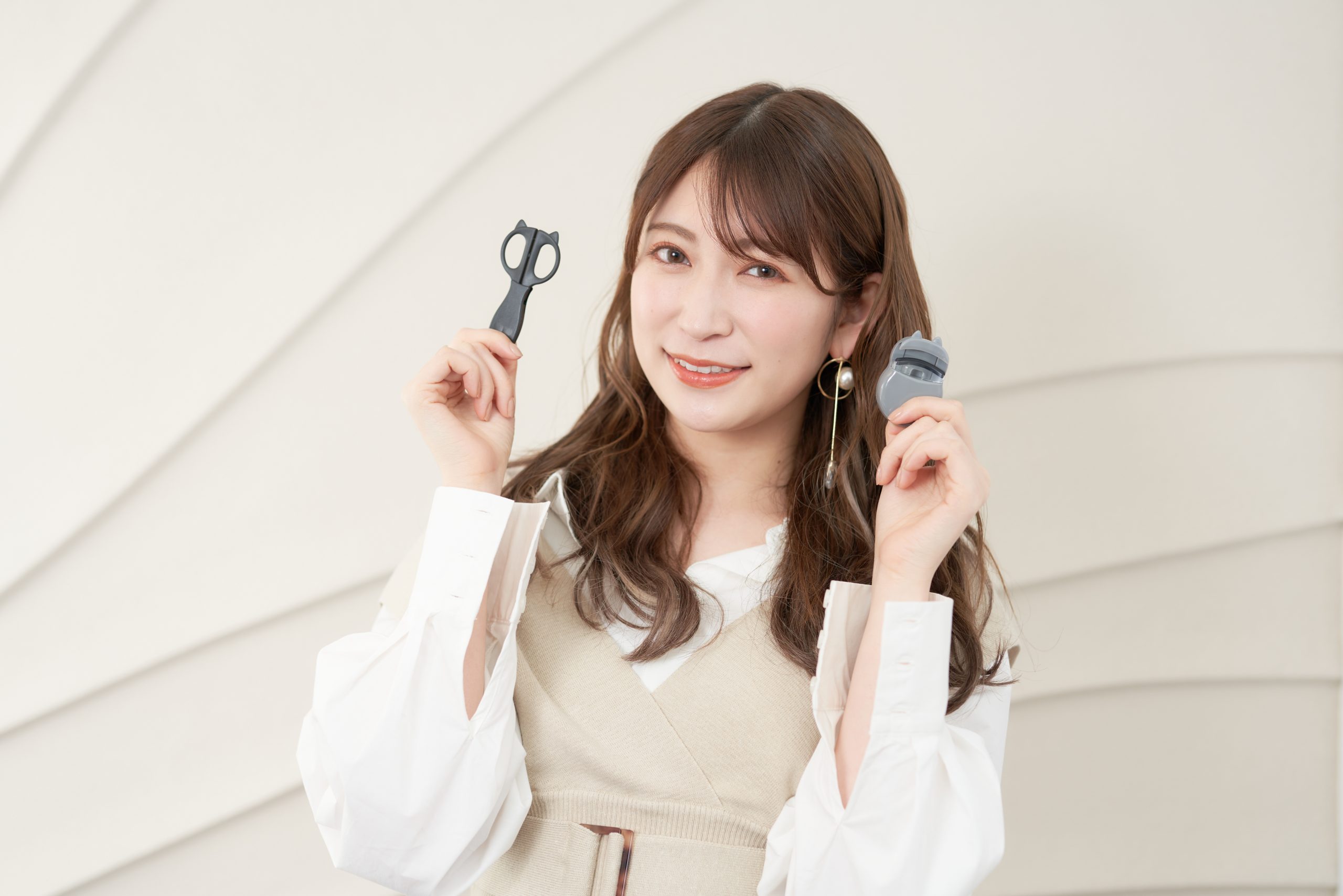 タレント・美容系YouTuberの吉田朱里さんがメイクをレクチャー『貝印新商品発表会＆ メイクセミナー』開催 新着情報 貝印株式会社